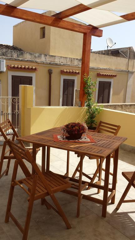 Casa Tamy A Pochi Passi Dal Centro Di Noto Villa Camera foto